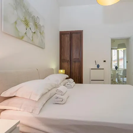 Elegant In Apartment *